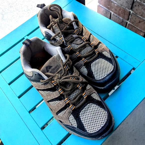 OZARK TRAIL Hikers - Picture 1 of 8